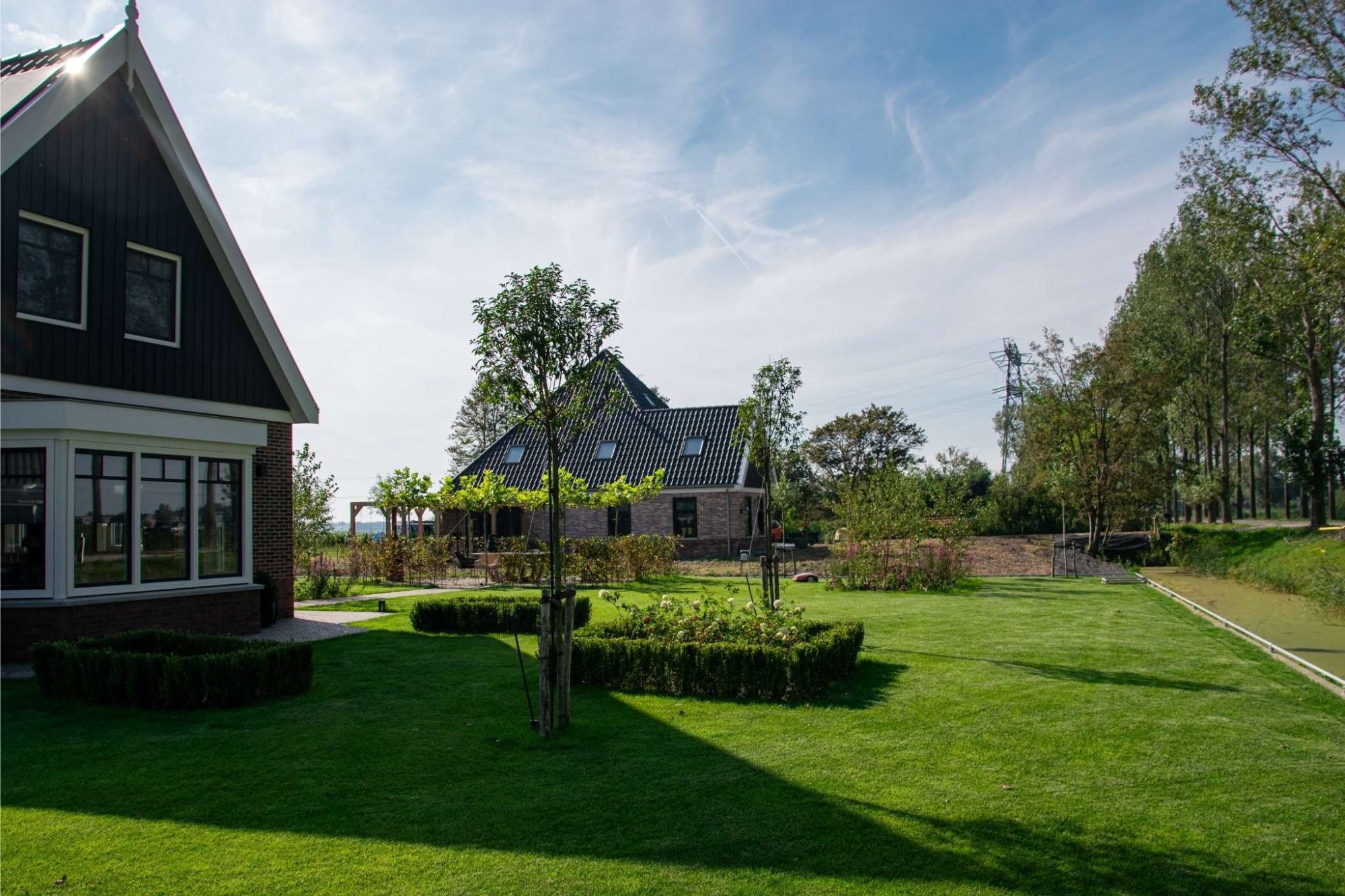 Graszoden laten aanleggen of zelf leggen Beverwijk